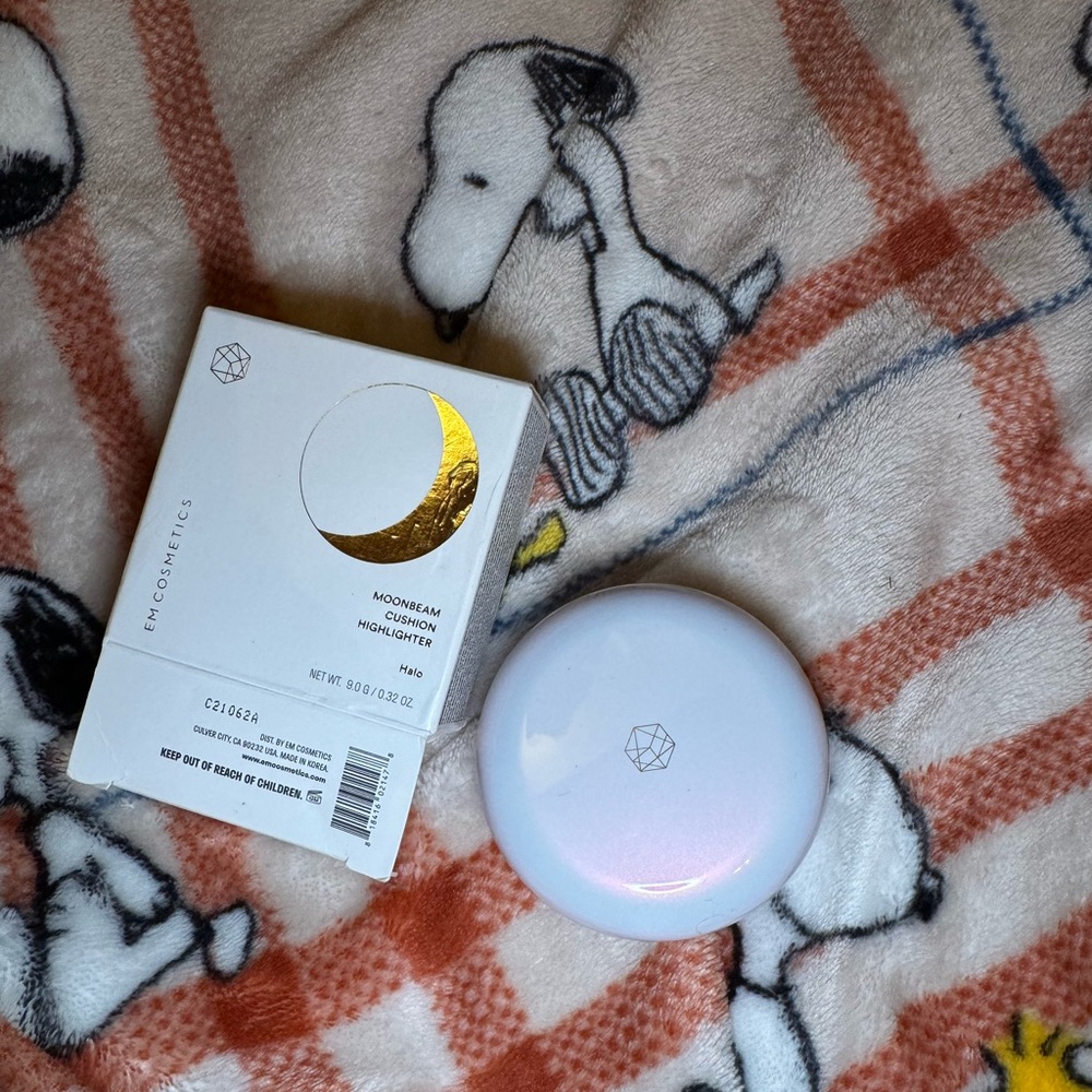 Em cosmetics moonbeam cushion highlighter halo